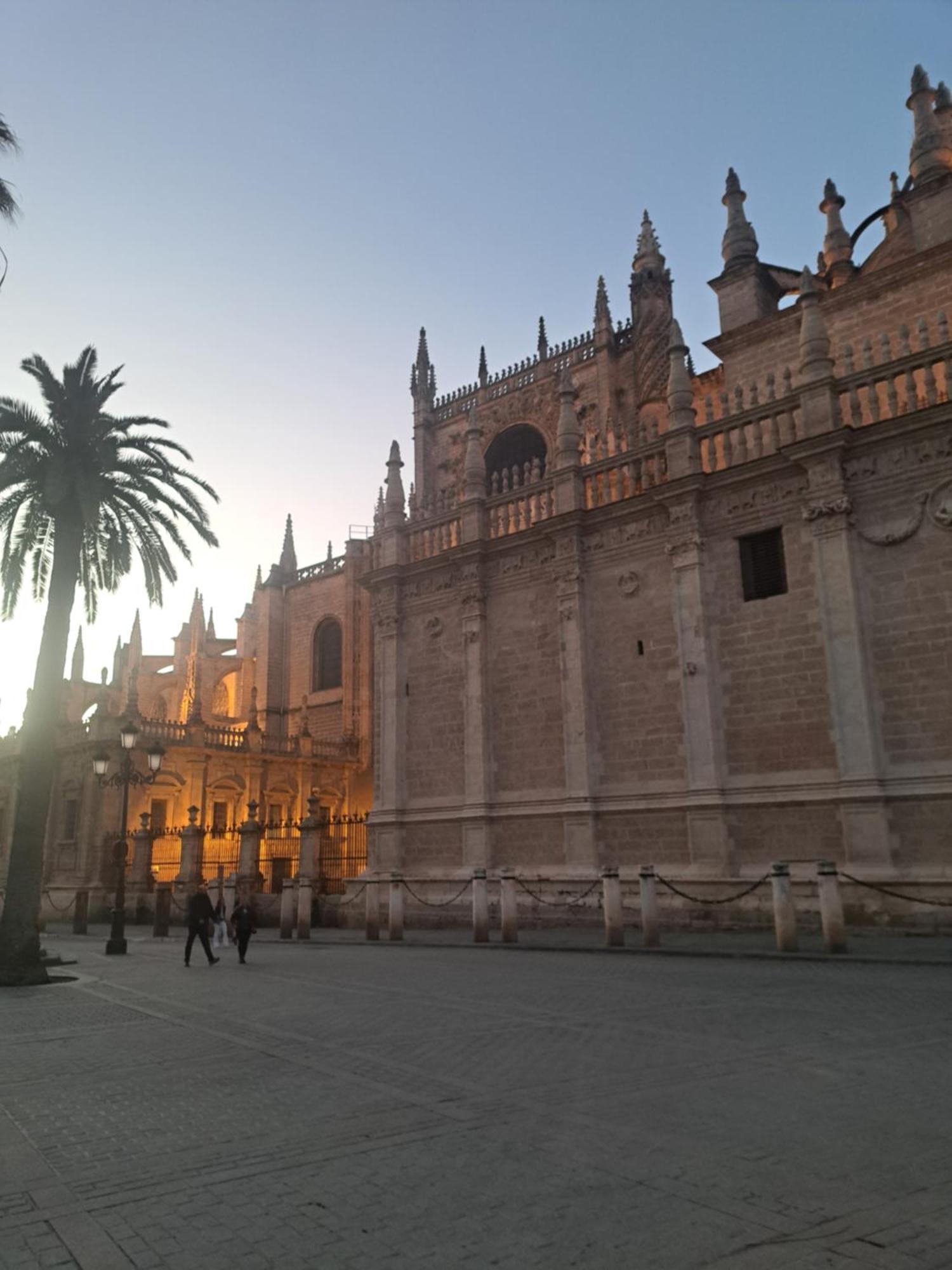 Apartamentos Flamenco B&B Seville Luaran gambar